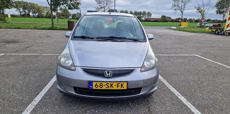 Grijs Occasion 2006 Honda Jazz Cool Hatchback | € 2.500 (Goede deal) - Afbeelding 1/4