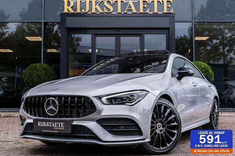 Zilver, metallic lak Gebruikt 2022 Mercedes CLA250e AMG Sedan | € 36.900 (Goede deal) - Afbeelding 1/4