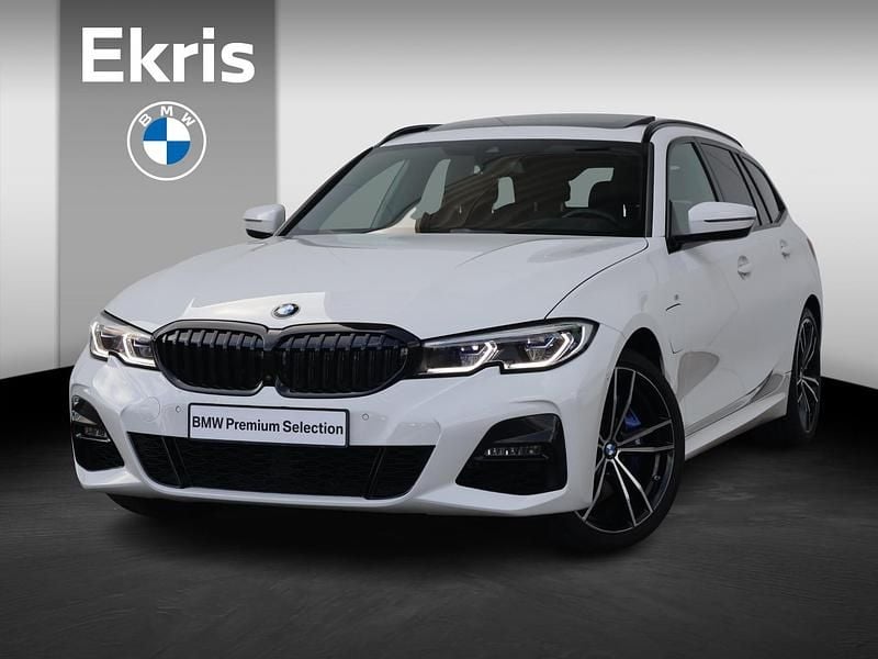 Wit Gebruikt 2021 BMW 330e Executive Stationwagen | € 37.695 (Iets duurder) - Afbeelding 1/4