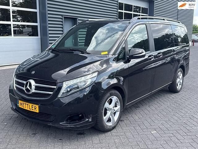 Zwart Gebruikt 2014 Mercedes V220 MPV | € 18.950 (Eerlijke prijs) - Afbeelding 1/4
