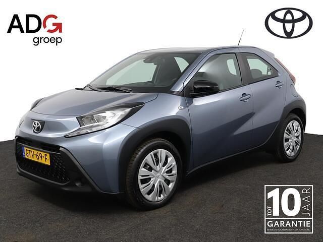 Grijs Gebruikt 2024 Toyota Aygo Play Hatchback | € 17.950 (Eerlijke prijs) - Afbeelding 1/4