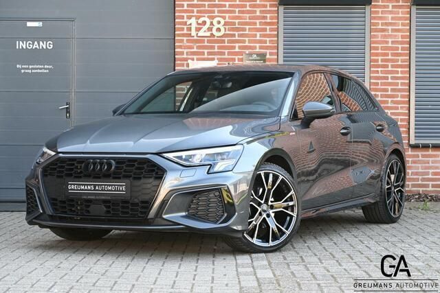 Grijs Gebruikt 2023 Audi A3 Sportback S-Line Hatchback | € 31.950 (Iets duurder) - Afbeelding 1/4