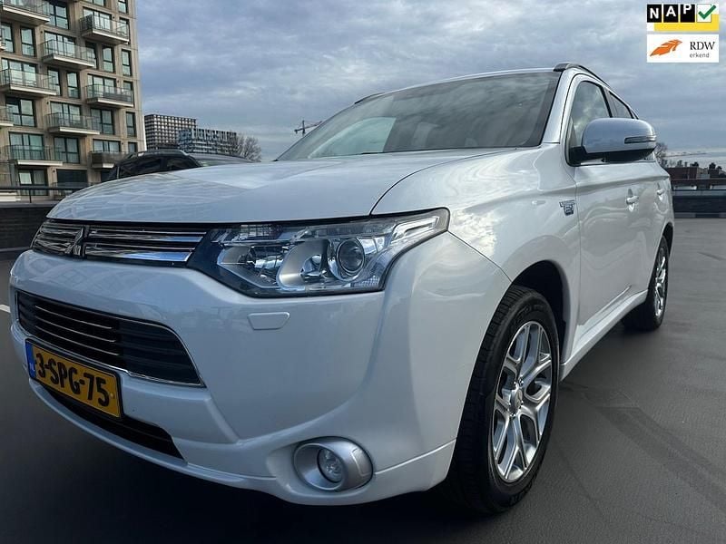 Wit Gebruikt 2013 Mitsubishi Outlander P-HEV Intense+ SUV | € 9.450 (Super prijs) - Afbeelding 1/4