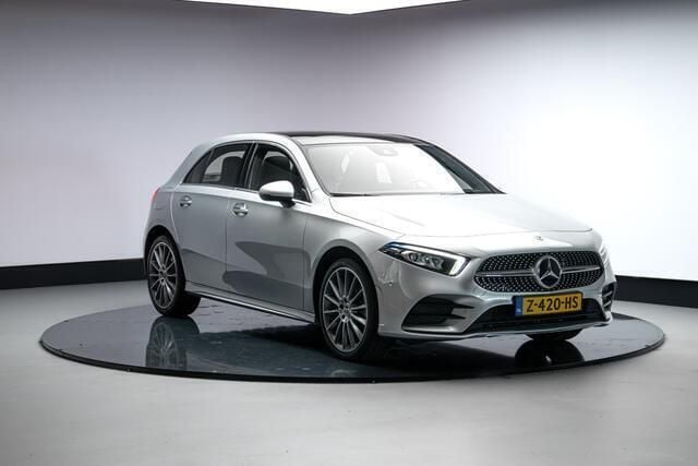 Grijs Gebruikt 2023 Mercedes A250 AMG line Hatchback | € 34.950 (Eerlijke prijs) - Afbeelding 1/4