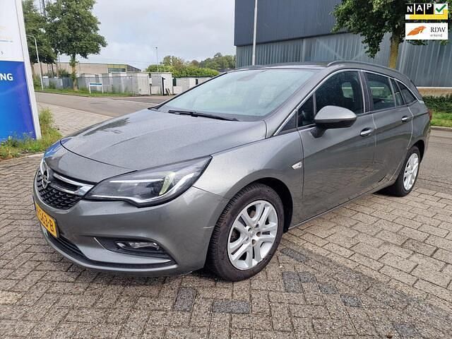 Grijs Gebruikt 2017 Opel Astra Business Stationwagen | € 2.420 - Afbeelding 1/4