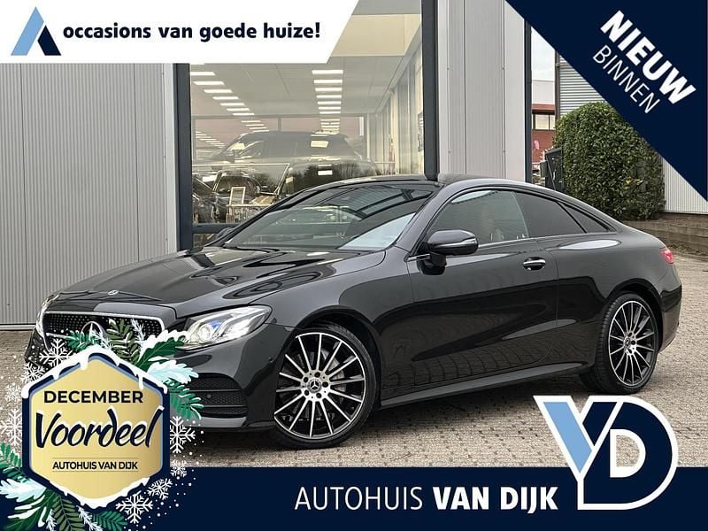 Zwart Gebruikt 2018 Mercedes E200 Premium Plus Coupé | € 35.945 (Eerlijke prijs) - Afbeelding 1/4