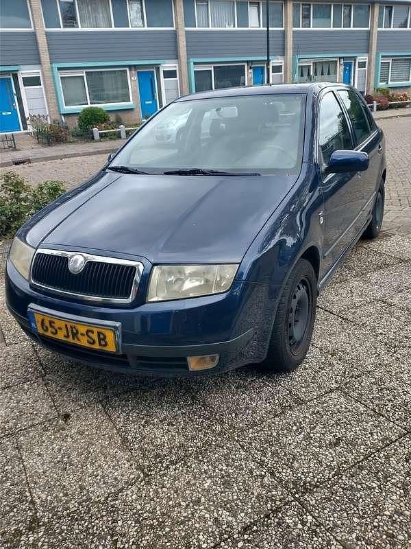 Blauw Gebruikt 2002 Skoda Fabia Comfort Hatchback | € 500 (Goede deal) - Afbeelding 1/4