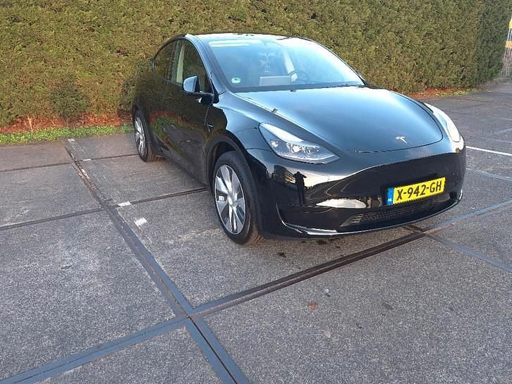 Zwart Occasion 2023 Tesla Model Y RWD SUV | € 32.900 (Eerlijke prijs) - Afbeelding 1/4