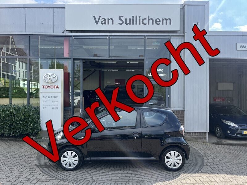 Zwart Gebruikt 2012 Toyota Aygo Hatchback | € 6.500 (Eerlijke prijs) - Afbeelding 1/4