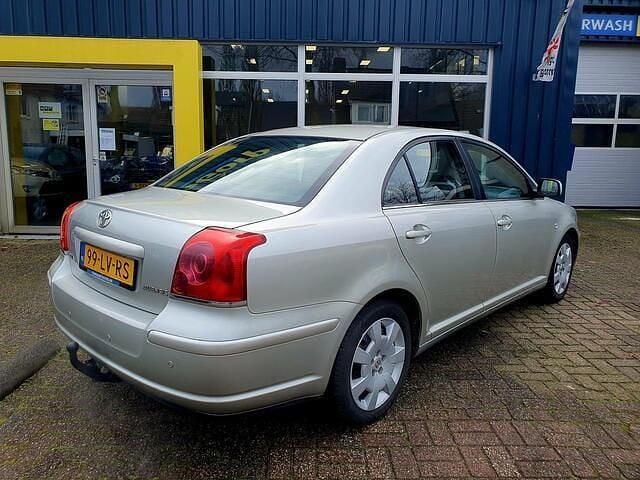 Occasion Toyota Avensis Sol 129 PK (94 kW) 2003 Grijs Sedan
