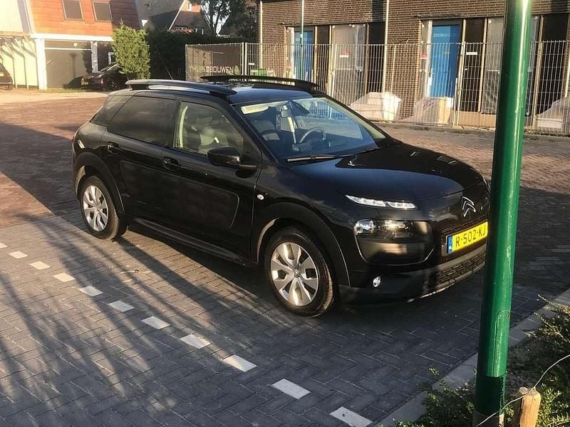 Zwart Gebruikt 2016 Citroën C4 Cactus Feel Hatchback | € 7.950 (Eerlijke prijs) - Afbeelding 1/4