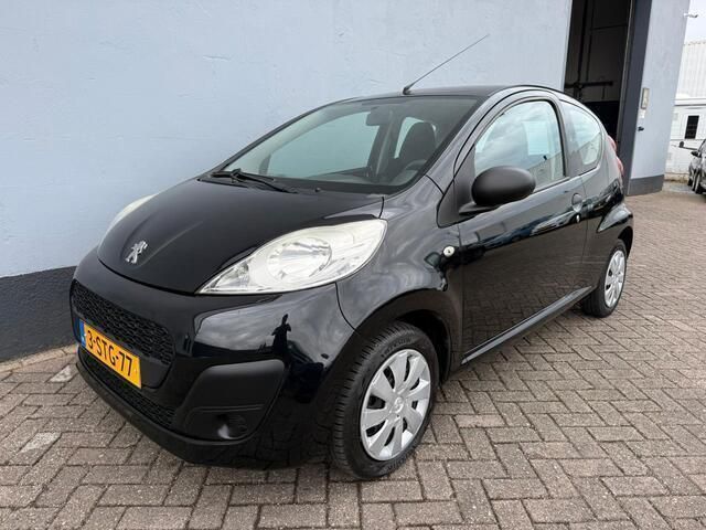 Zwart Gebruikt 2013 Peugeot 107 Access Hatchback | € 3.450 (Eerlijke prijs) - Afbeelding 1/4