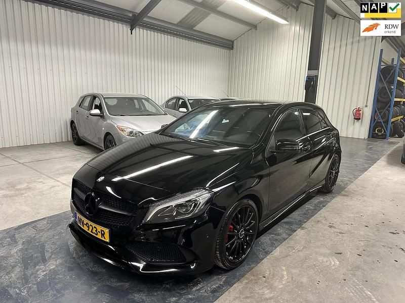 Zwart Gebruikt 2016 Mercedes A180 Ambition Hatchback | € 10.950 (Goede deal) - Afbeelding 1/4