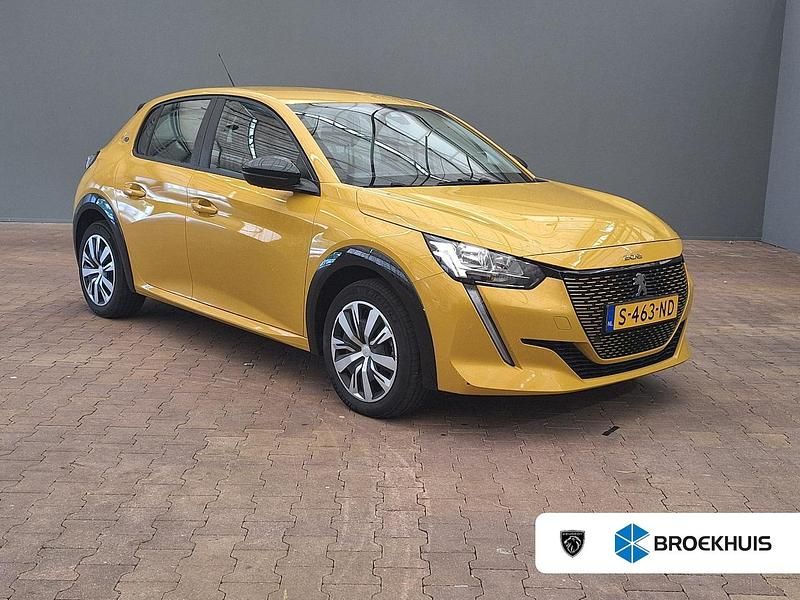 Geel Gebruikt 2023 Peugeot e-208 Active Hatchback | € 17.900 (Goede deal) - Afbeelding 1/4