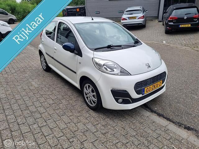 Wit Gebruikt 2012 Peugeot 107 Active Hatchback | € 4.750 (Eerlijke prijs) - Afbeelding 1/4