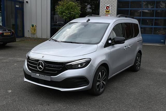 Zilver Gebruikt 2023 Mercedes EQT200 Advanced Plus MPV | € 28.950 - Afbeelding 1/4