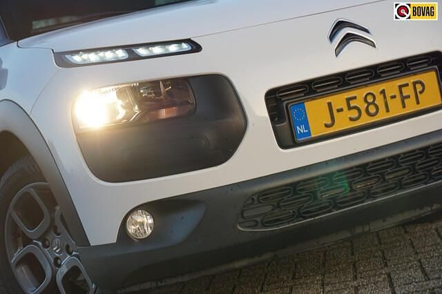 Wit Occasion 2015 Citroën C4 PureTech SUV | € 8.725 (Eerlijke prijs) - Afbeelding 1/4