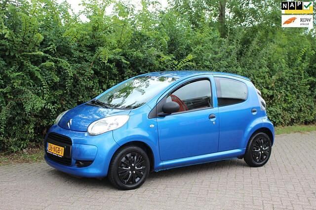 Blauw, metallic lak Gebruikt 2010 Citroën C1 Hatchback | € 2.750 (Eerlijke prijs) - Afbeelding 1/4