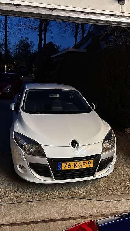 Wit Occasion 2009 Renault Mégane Coupé Dynamique Coupé | € 4.995 (Goede deal) - Afbeelding 1/4
