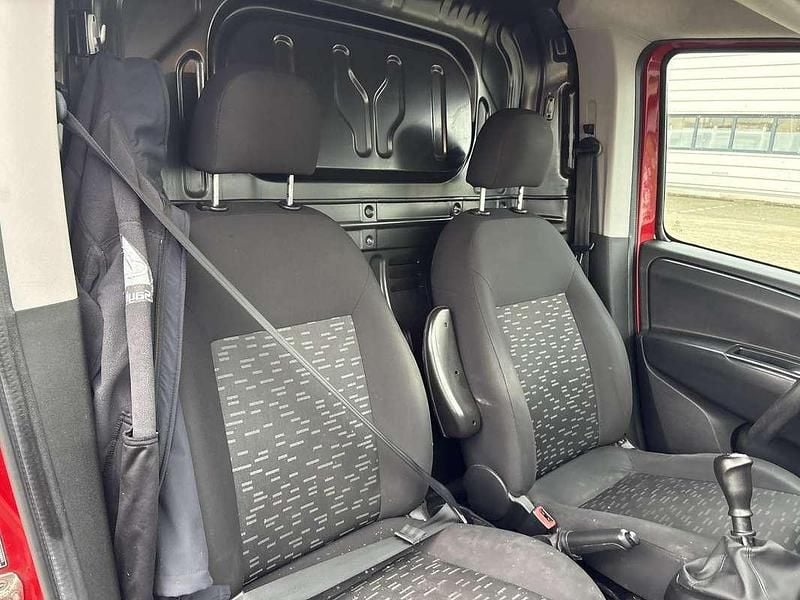 Occasion Opel Combo Edition 90 PK (66 kW) 2015 Rood MPV