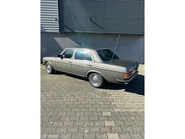 Occasion Mercedes 300 88 PK (64 kW) 1977 Grijs Sedan
