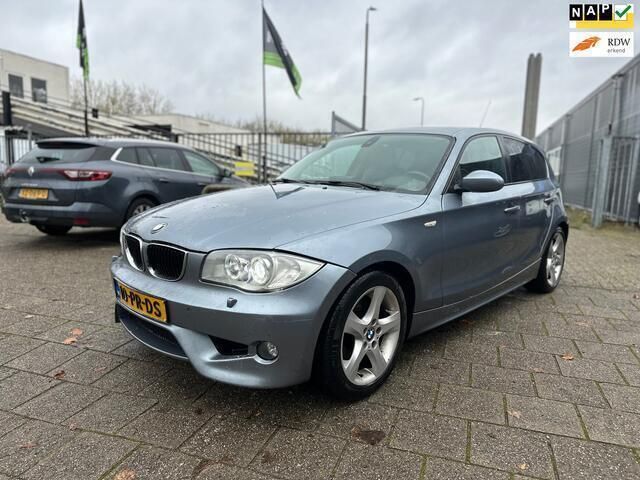 Blauw Gebruikt 2004 BMW 120 Executive Hatchback | € 1.999 (Duur) - Afbeelding 1/4