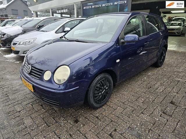 Blauw Occasion 2004 VW Polo Hatchback | € 2.499 (Iets duurder) - Afbeelding 1/4