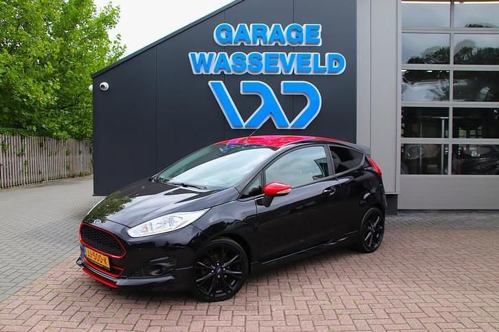 Zwart Gebruikt 2016 Ford Fiesta Hatchback | € 9.450 (Duur) - Afbeelding 1/4