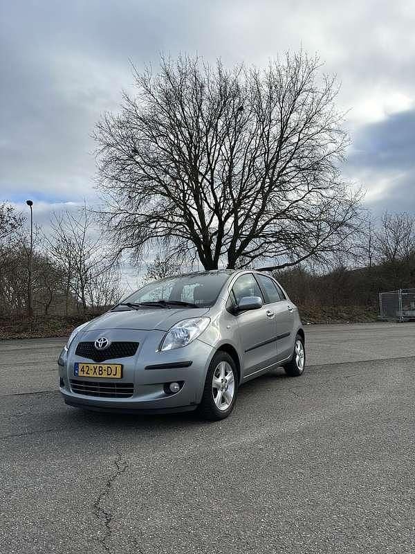 Occasion Toyota Yaris Luna 87 PK (63 kW) 2007 Grijs Hatchback