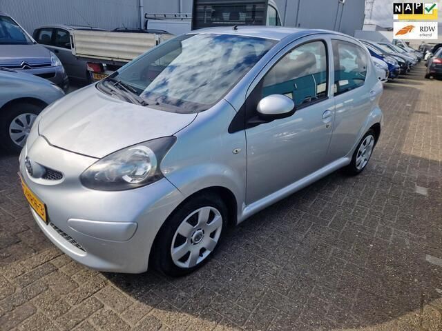 Grijs Gebruikt 2006 Toyota Aygo Hatchback | € 1.750 (Eerlijke prijs) - Afbeelding 1/4