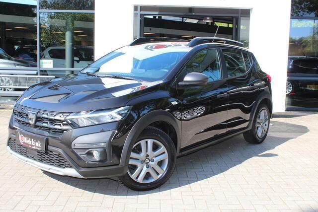 Zwart, metallic lak Occasion 2022 Dacia Sandero Essentiel Hatchback | € 14.999 (Eerlijke prijs) - Afbeelding 1/4