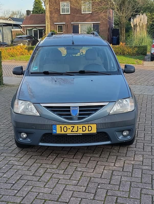 Blauw (metallic) Gebruikt 2008 Dacia Logan MCV Lauréate MPV | € 2.350 (Eerlijke prijs) - Afbeelding 1/4