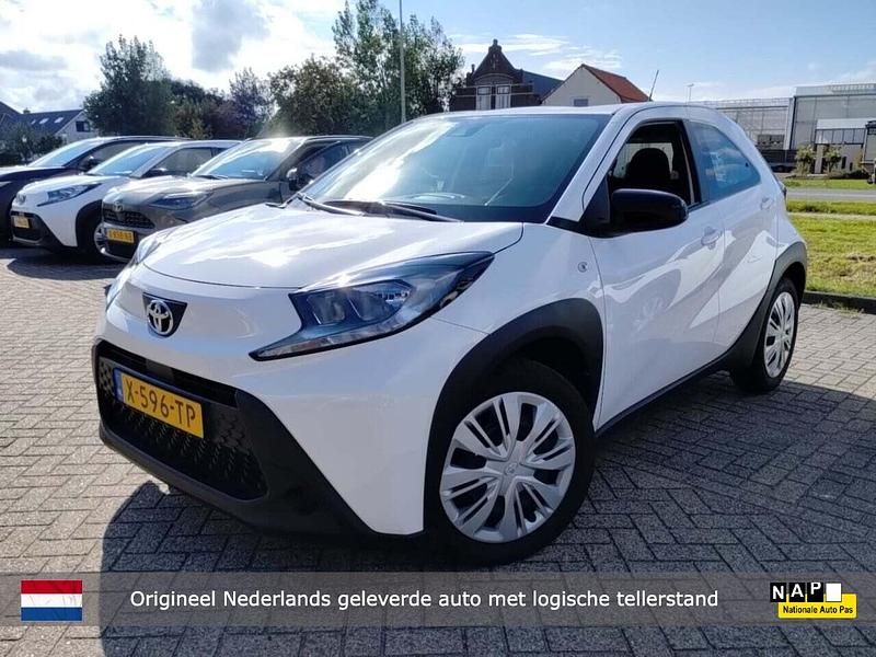Wit Occasion 2024 Toyota Aygo X Play SUV | € 15.750 (Super prijs) - Afbeelding 1/4