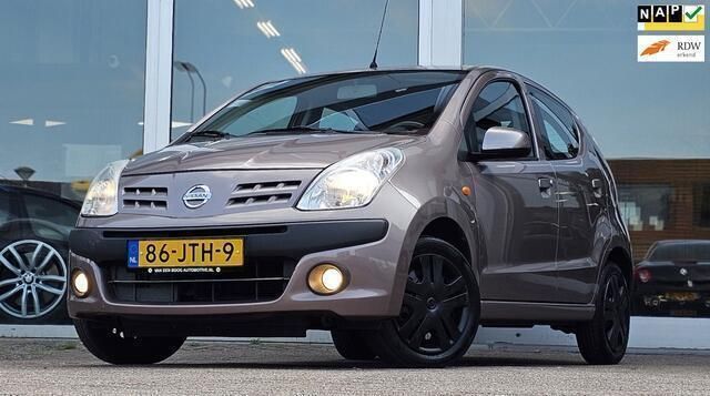 Beige Gebruikt 2009 Nissan Pixo Acenta Hatchback | € 3.394 (Iets duurder) - Afbeelding 1/4