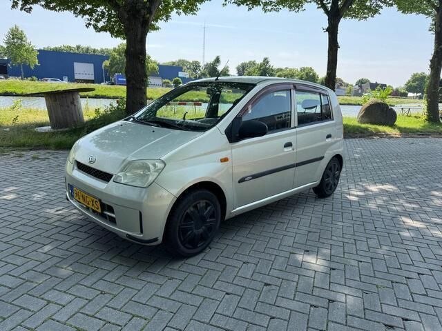 Beige Gebruikt 2003 Daihatsu Cuore Hatchback | € 450 (Goede deal) - Afbeelding 1/4