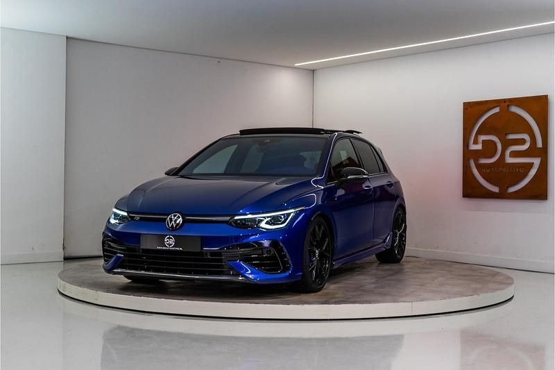 Occasion VW Golf VIII R 333 PK (244 kW) 2025 Blauw Hatchback