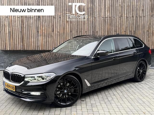 Zwart Gebruikt 2019 BMW 520 Executive Stationwagen | € 27.450 (Eerlijke prijs) - Afbeelding 1/4