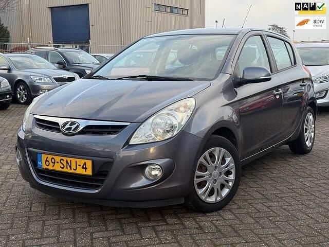 Grijs Occasion 2011 Hyundai i20 Hatchback | € 2.750 (Eerlijke prijs) - Afbeelding 1/4