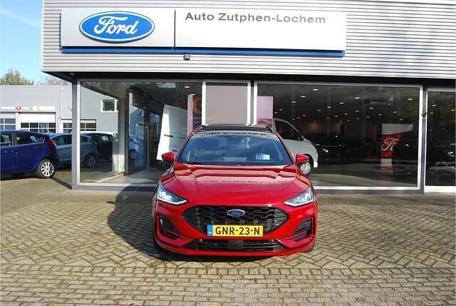Rood Occasion 2023 Ford Focus ST-Line X Stationwagen | € 25.440 (Goede deal) - Afbeelding 1/4