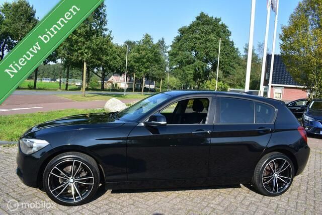 Zwart Gebruikt 2014 BMW 116 Executive Hatchback | € 6.499 (Eerlijke prijs) - Afbeelding 1/4