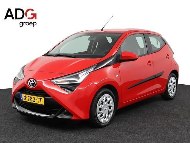 Rood Gebruikt 2022 Toyota Aygo X-play Hatchback | € 11.450 (Eerlijke prijs) - Afbeelding 1/4