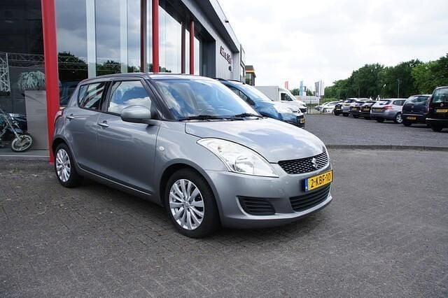 Grijs Gebruikt 2013 Suzuki Swift Comfort Hatchback | € 6.750 (Goede deal) - Afbeelding 1/4