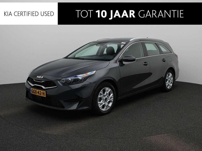 Grijs, metallic lak Gebruikt 2024 Kia Ceed Sportswagon Stationwagen | € 25.740 (Iets duurder) - Afbeelding 1/2