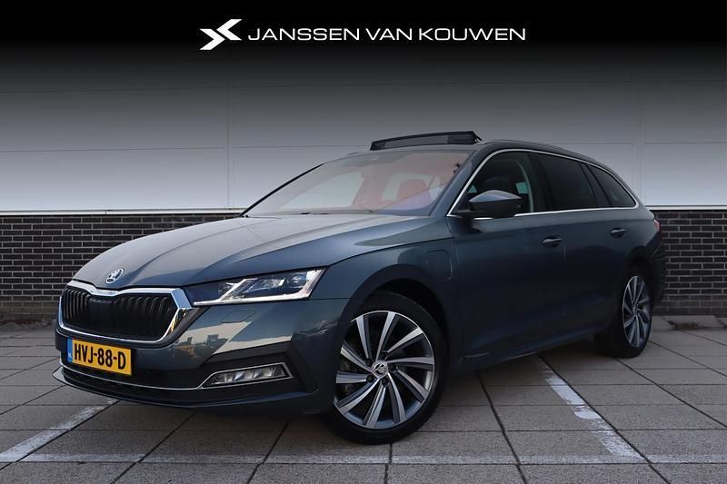Grijs Gebruikt 2021 Skoda Octavia Business Line Stationwagen | € 25.495 (Eerlijke prijs) - Afbeelding 1/4
