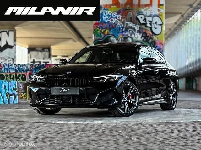 Zwart Gebruikt 2024 BMW 330 M Sport Sedan | € 46.445 (Eerlijke prijs) - Afbeelding 1/4