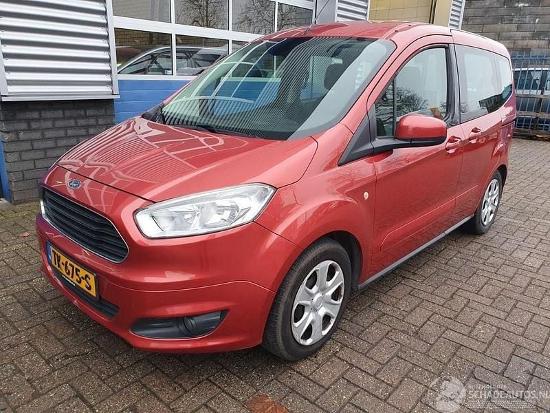Rood Occasion 2015 Ford Tourneo Courier Titanium MPV | € 4.250 (Eerlijke prijs) - Afbeelding 1/4