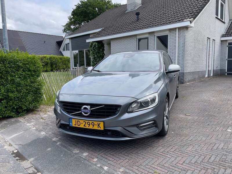 Grijs Gebruikt 2016 Volvo V60 R-Design Stationwagen | € 6.950 (Super prijs) - Afbeelding 1/4