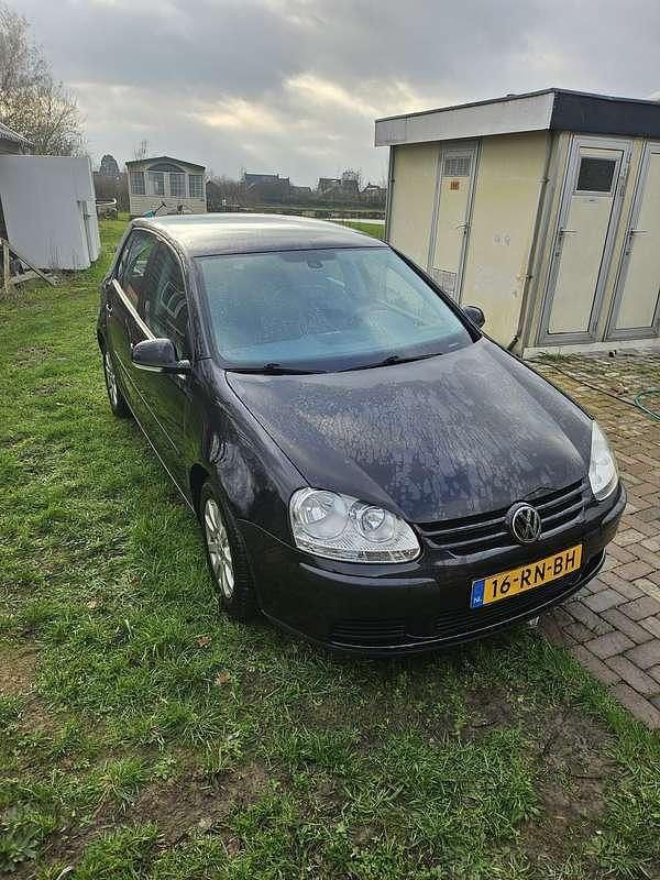 Zwart Gebruikt 2005 VW Golf IV Comfortline Hatchback | € 1.850 (Eerlijke prijs) - Afbeelding 1/4