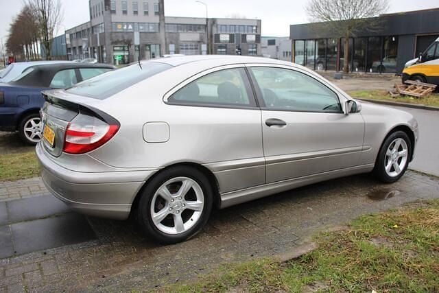 Occasion Mercedes C180 143 PK (105 kW) 2005 Grijs (metallic) Coupé