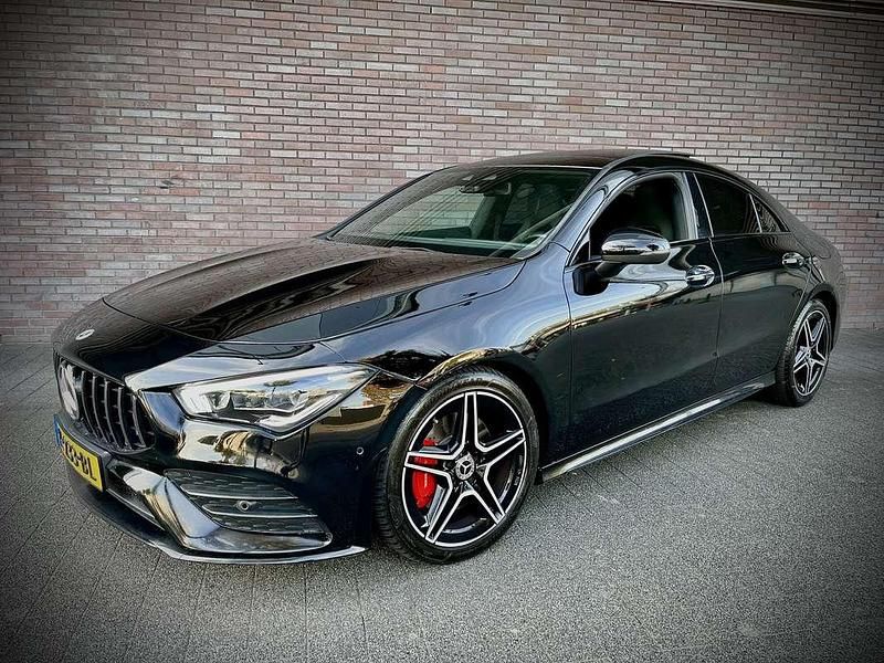 Zwart Gebruikt 2020 Mercedes CLA200 AMG Sedan | € 39.950 - Afbeelding 1/4